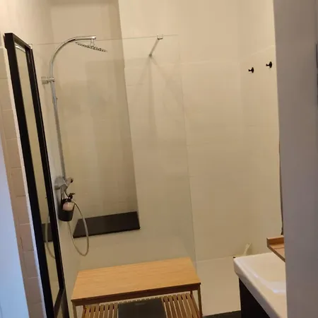 A L'etage D'une Maison A La Campagne Salinelles
