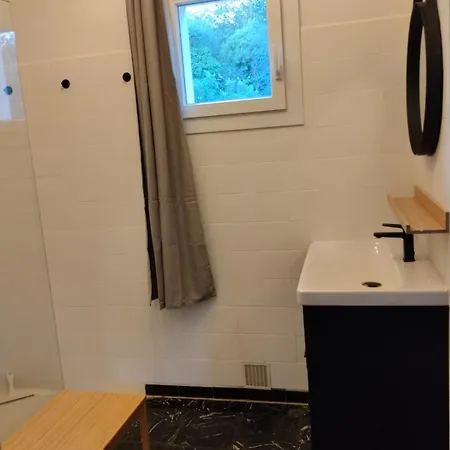 A L'etage D'une Maison A La Campagne Lägenhet