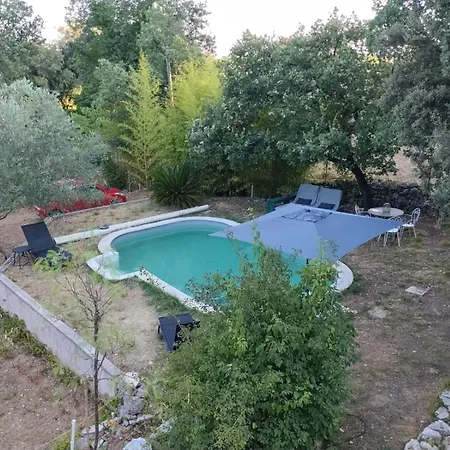 A L'etage D'une Maison A La Campagne *